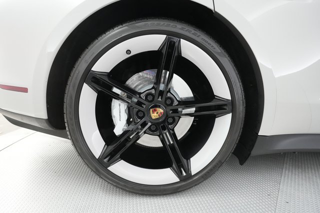 2021 Porsche Taycan — photo 16 of 29