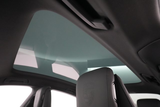 2021 Porsche Taycan — photo 23 of 29