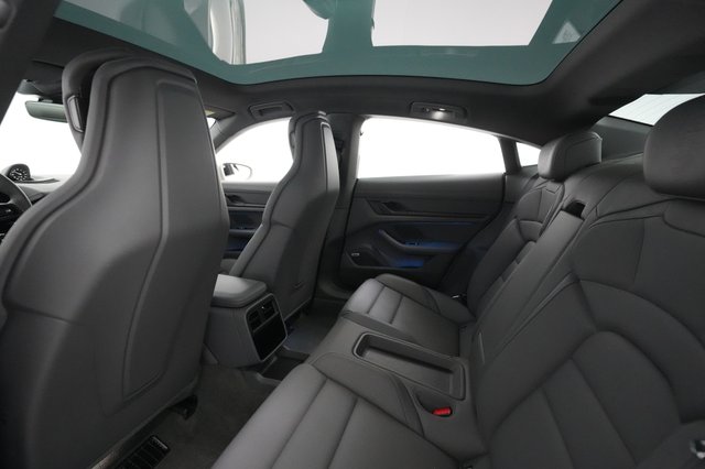 2021 Porsche Taycan — photo 18 of 29