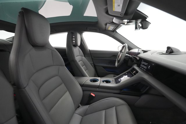 2021 Porsche Taycan — photo 19 of 29