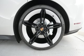 2021 Porsche Taycan — photo 14 of 29