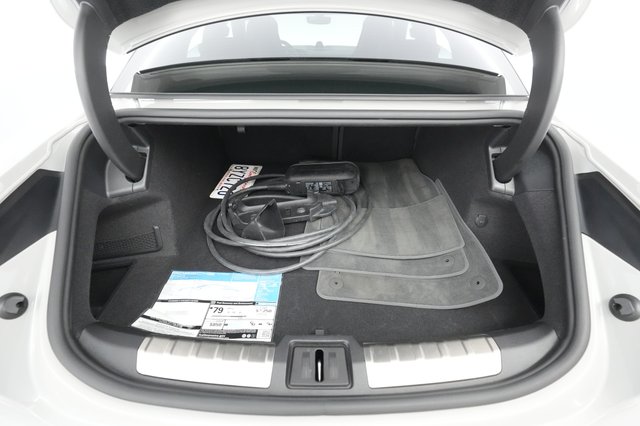 2021 Porsche Taycan — photo 21 of 29