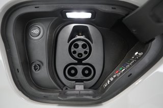 2021 Porsche Taycan — photo 25 of 29