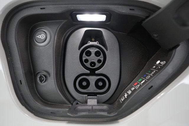 2021 Porsche Taycan — photo 25 of 29