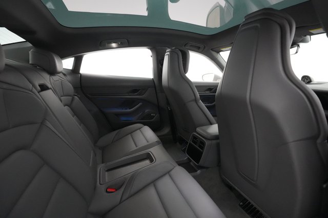 2021 Porsche Taycan — photo 20 of 29