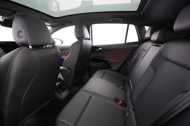 2021 Volkswagen ID.4 — photo 16 of 29