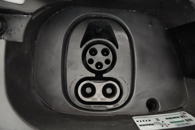2021 Volkswagen ID.4 — photo 19 of 29