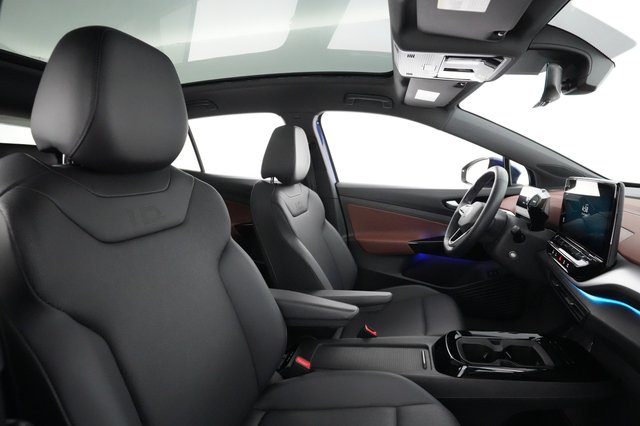 2021 Volkswagen ID.4 — photo 17 of 29