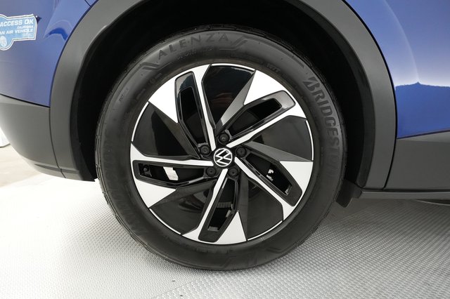 2021 Volkswagen ID.4 — photo 14 of 29