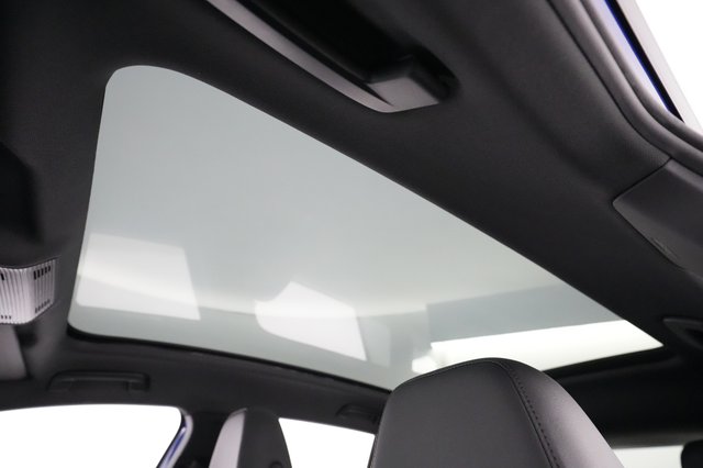 2021 Volkswagen ID.4 — photo 18 of 29