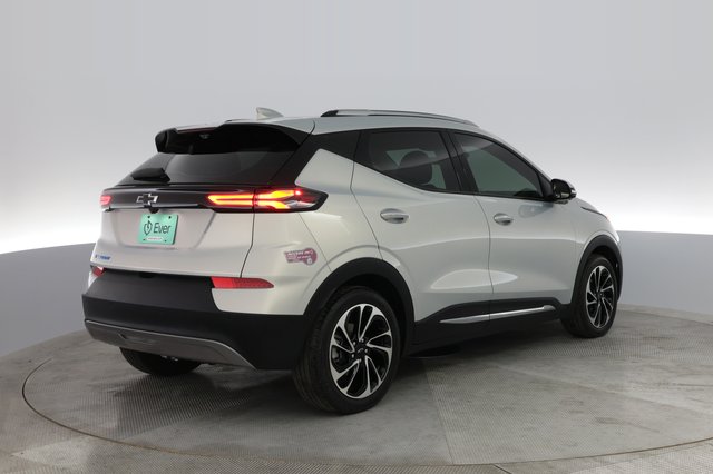 2023 Chevrolet Bolt EUV — photo 2 of 24