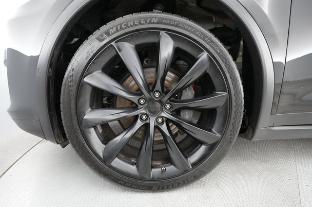 2019 Tesla Model X — photo 11 of 27