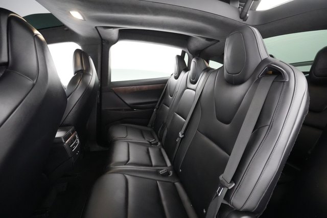 2019 Tesla Model X — photo 16 of 27