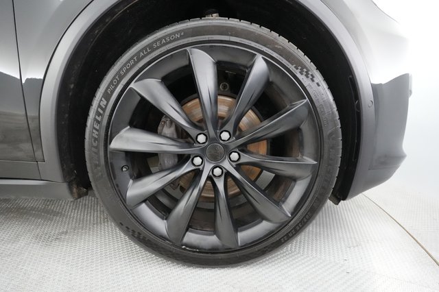 2019 Tesla Model X — photo 13 of 27