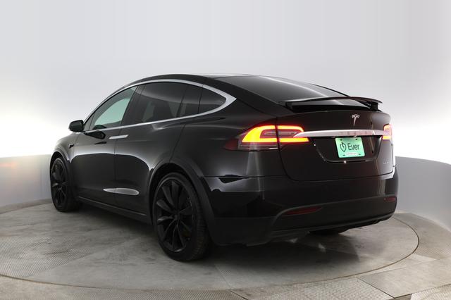 2019 Tesla Model X — photo 9 of 27