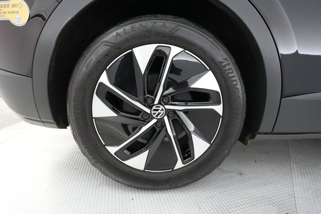 2022 Volkswagen ID.4 — photo 14 of 26