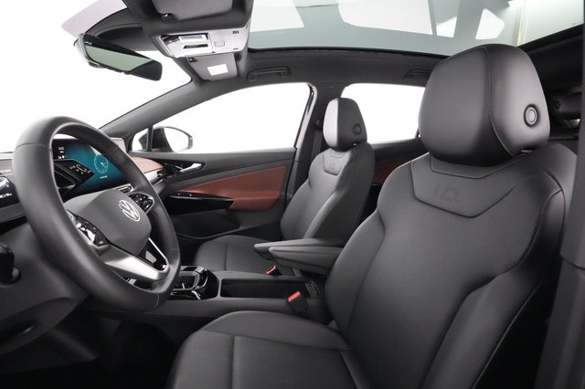 2022 Volkswagen ID.4 — photo 15 of 26