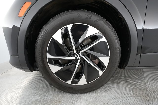 2022 Volkswagen ID.4 — photo 11 of 26