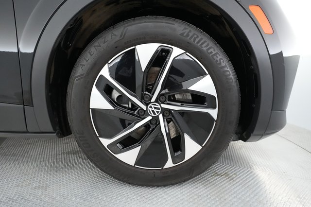 2022 Volkswagen ID.4 — photo 13 of 26