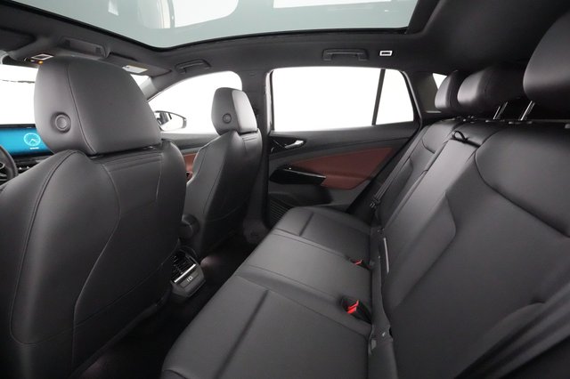 2022 Volkswagen ID.4 — photo 16 of 26