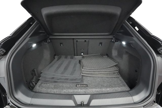 2022 Volkswagen ID.4 — photo 20 of 26