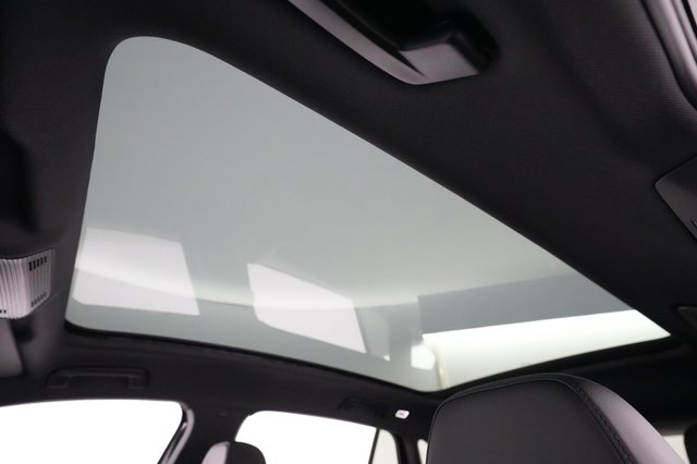2022 Volkswagen ID.4 — photo 18 of 26