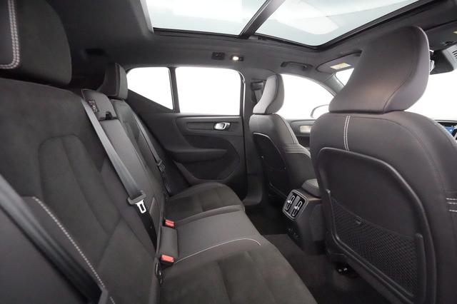 2023 Volvo XC40 Recharge — photo 3 of 46