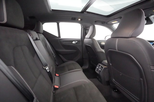 2023 Volvo XC40 Recharge — photo 3 of 46