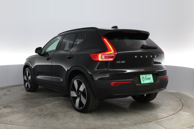 2023 Volvo XC40 Recharge — photo 9 of 46