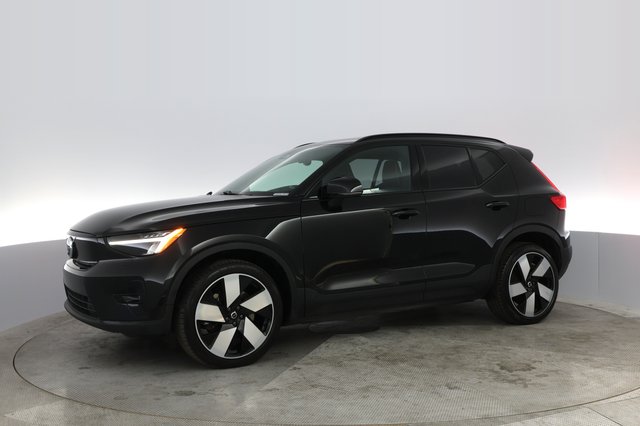 2023 Volvo XC40 Recharge — photo 10 of 46