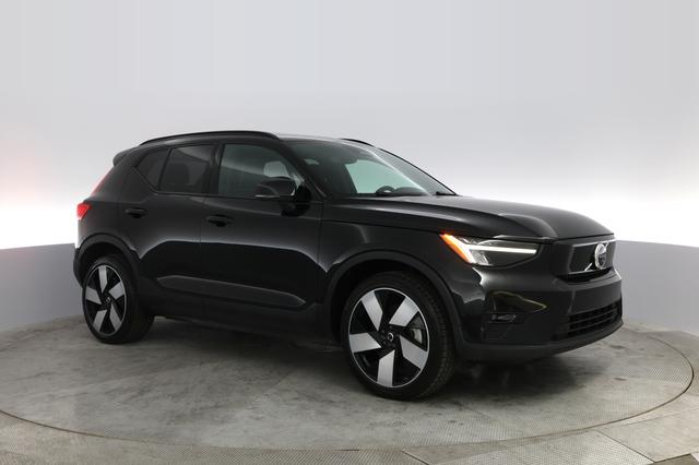 2023 Volvo XC40 Recharge — photo 7 of 46