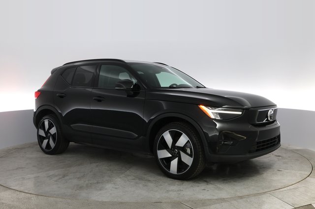 2023 Volvo XC40 Recharge — photo 7 of 46