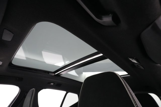 2023 Volvo XC40 Recharge — photo 18 of 46