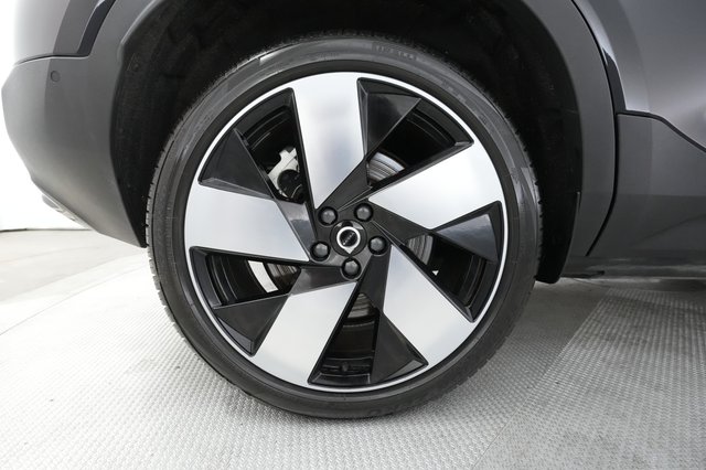 2023 Volvo XC40 Recharge — photo 14 of 46