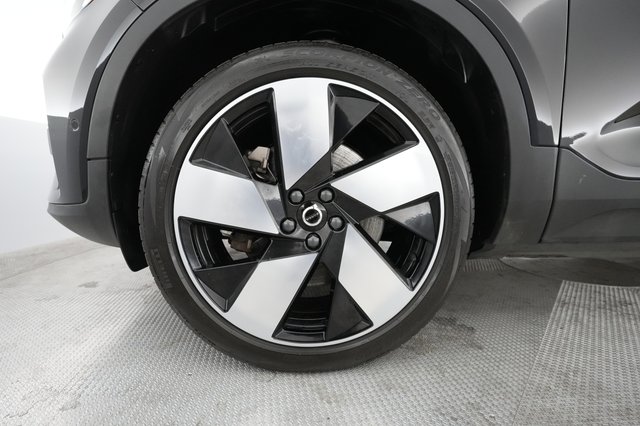 2023 Volvo XC40 Recharge — photo 11 of 46