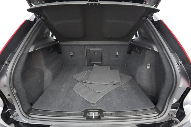 2023 Volvo XC40 Recharge — photo 21 of 46