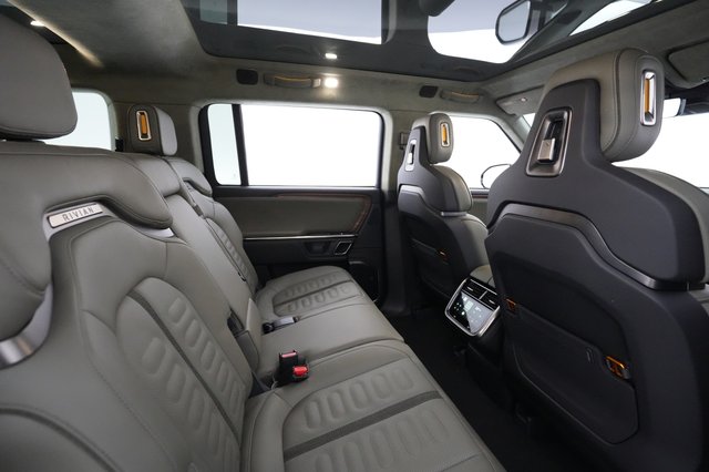 2023 Rivian R1S — photo 3 of 24