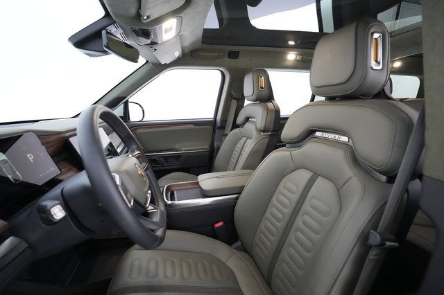 2023 Rivian R1S — photo 15 of 24