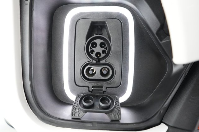 2023 Rivian R1S — photo 20 of 24