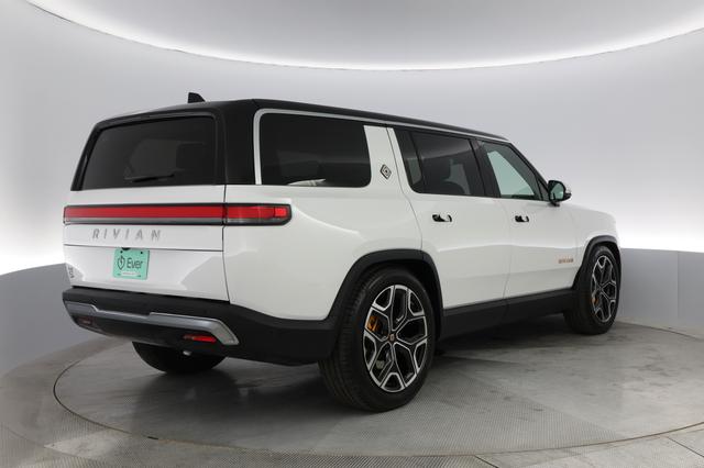 2023 Rivian R1S — photo 2 of 24