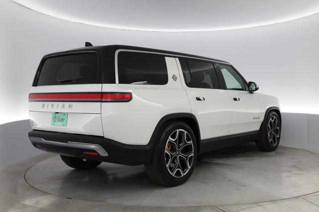 2023 Rivian R1S — photo 2 of 24