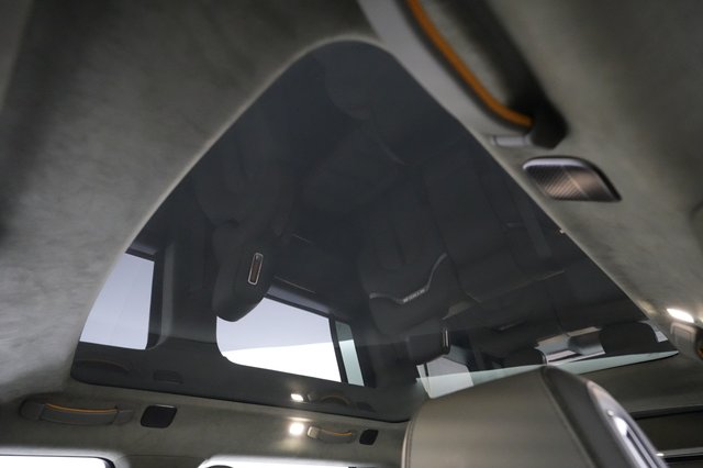 2023 Rivian R1S — photo 19 of 24