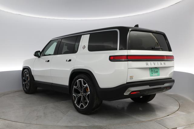 2023 Rivian R1S — photo 9 of 24