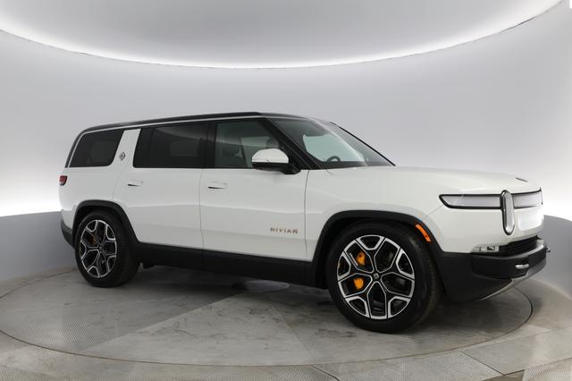 2023 Rivian R1S — photo 7 of 24
