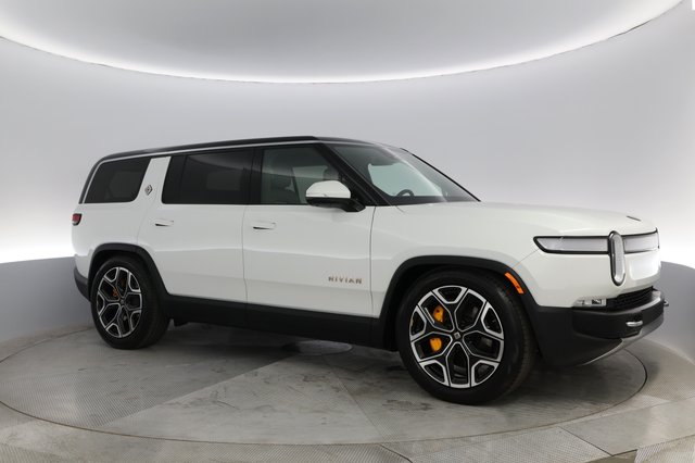 2023 Rivian R1S — photo 7 of 24