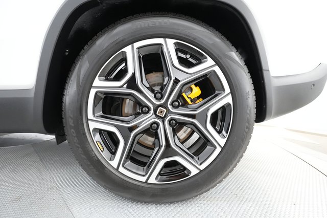 2023 Rivian R1S — photo 12 of 24