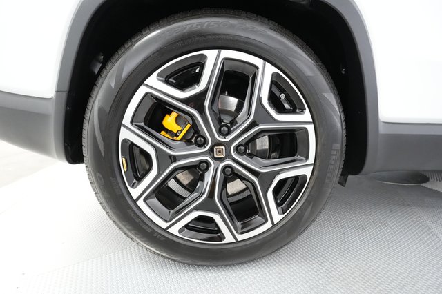 2023 Rivian R1S — photo 14 of 24
