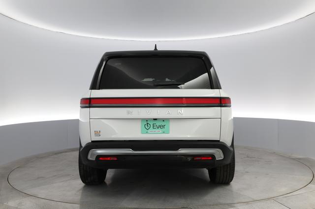 2023 Rivian R1S — photo 8 of 24