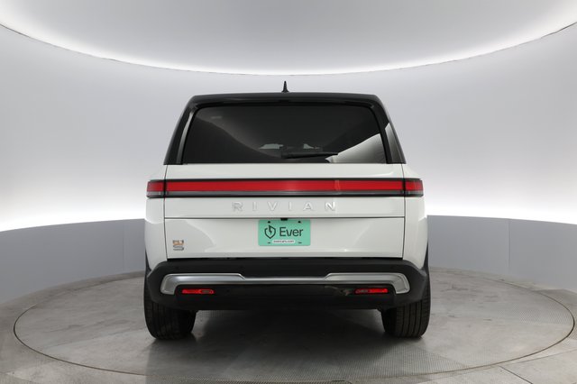 2023 Rivian R1S — photo 8 of 24