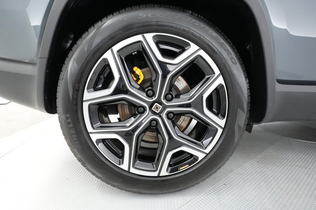2023 Rivian R1S — photo 14 of 29